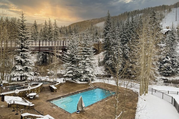 Ski-in/out condo w/ mountain view, fireplace, fast WiFi, shared pool/hot tubs/WD