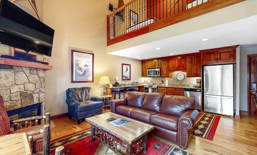 Ski-in/ski-out condo w/ grill, fast WiFi, fireplace, shared pool/hot tub/laundry