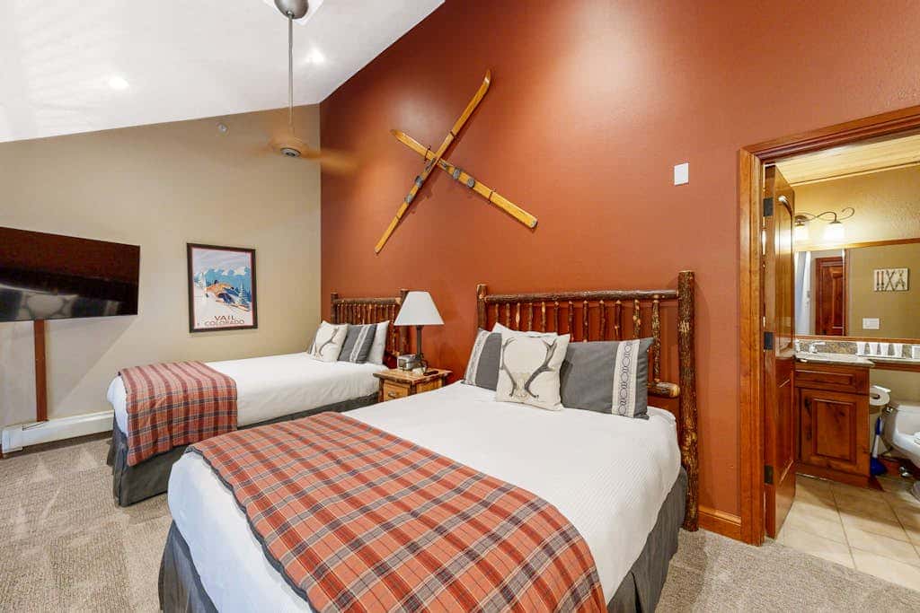Lion Square Lodge South 572
