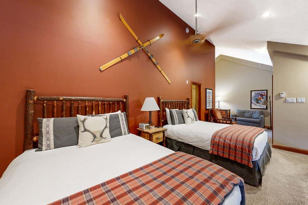 Lion Square Lodge South 572