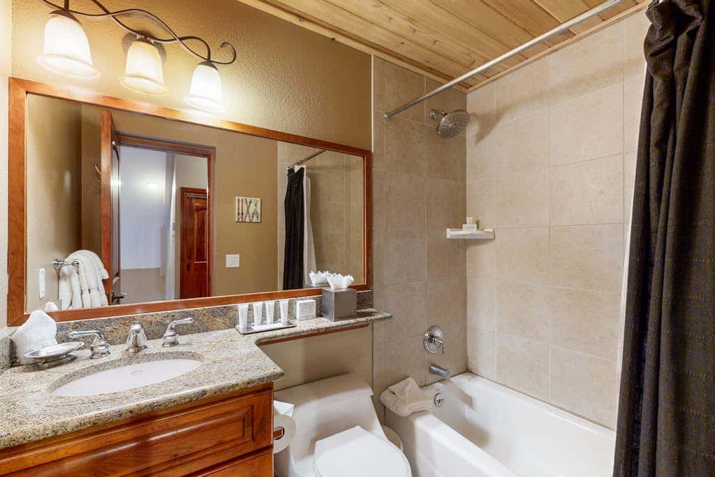 Lion Square Lodge South 572