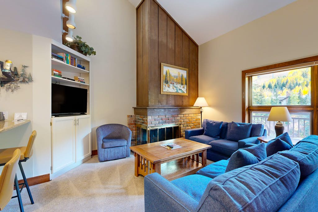 Lion Square Lodge South 570
