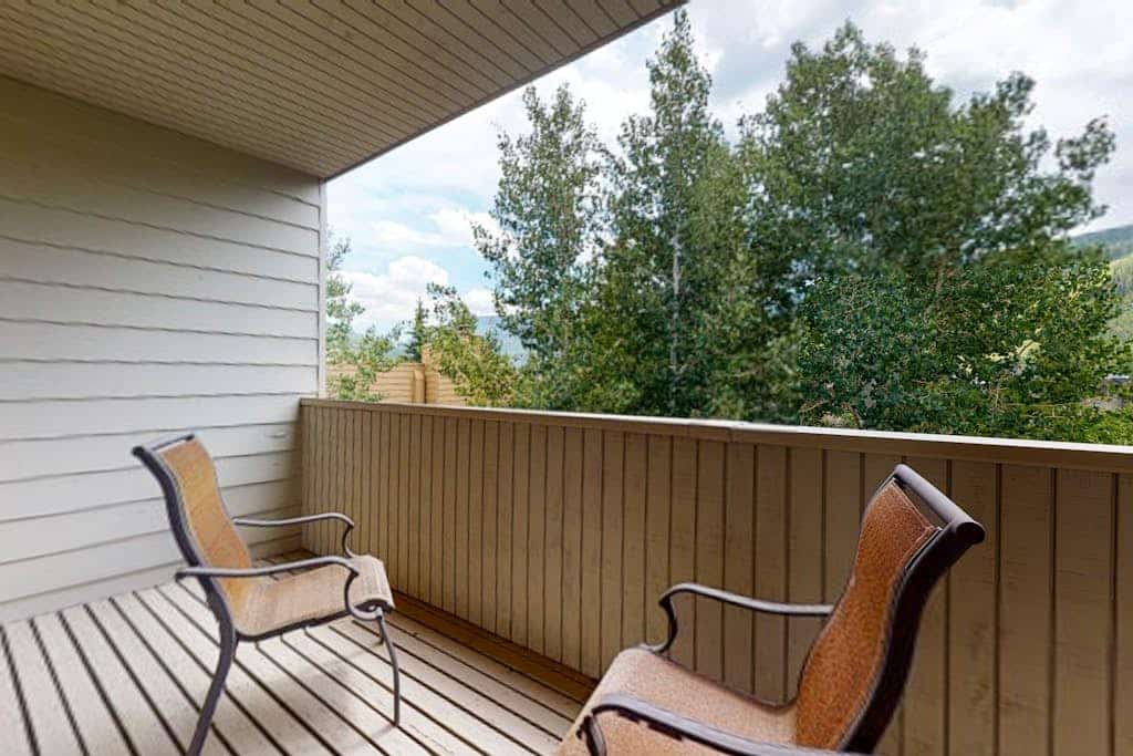 Bright Mountain Retreat w/Shared Pool & Hot Tub & Mountain Views from Balcony