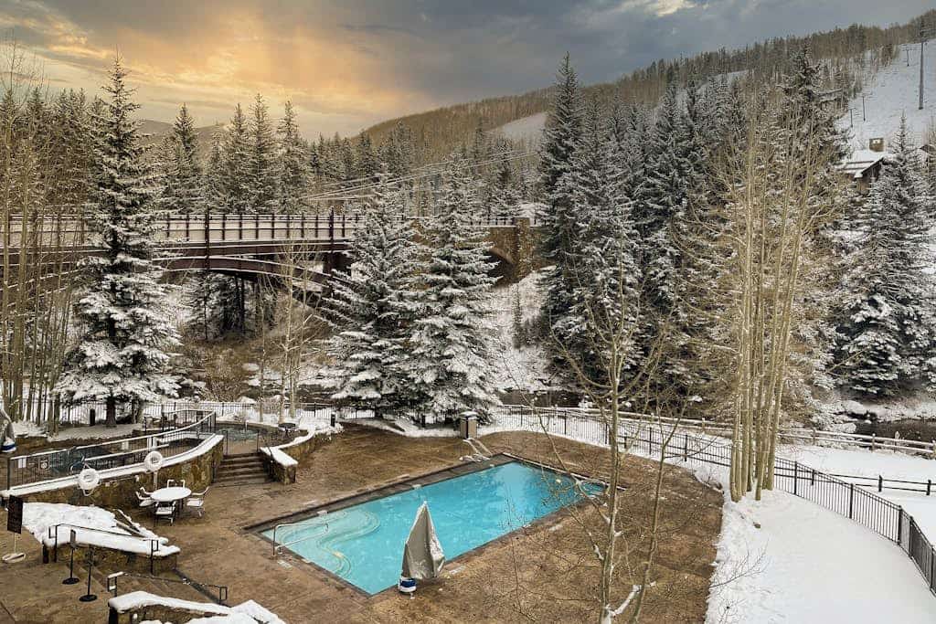 Luxury ski-in/ski-out condo w/ fireplace, fast WiFi, shared pool/hot tub/laundry