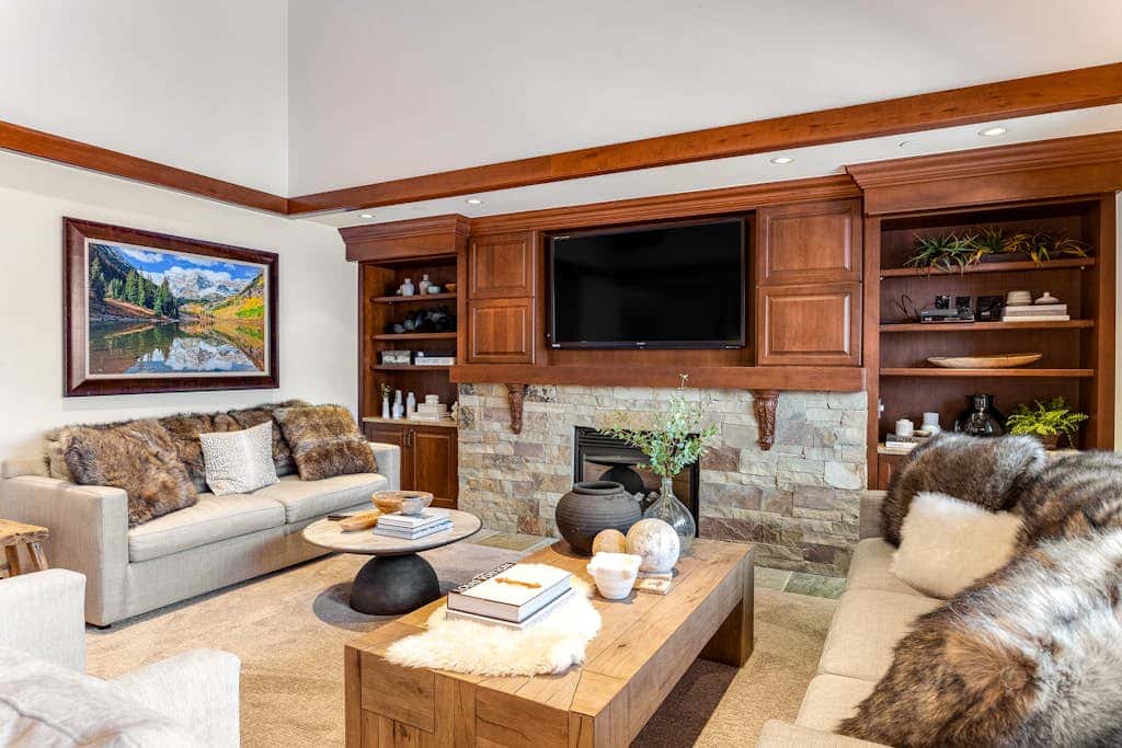 Lion Square Lodge South 750A