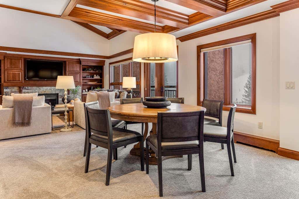 Lion Square Lodge South 750A