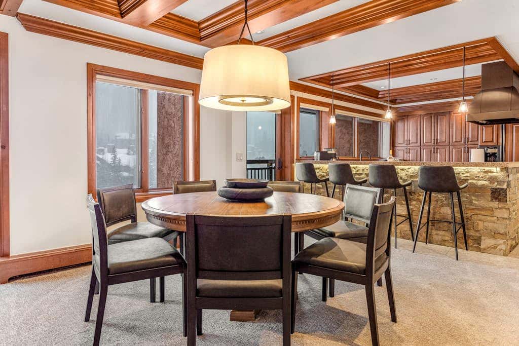 Lion Square Lodge South 750A