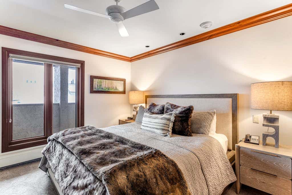 Lion Square Lodge South 750A