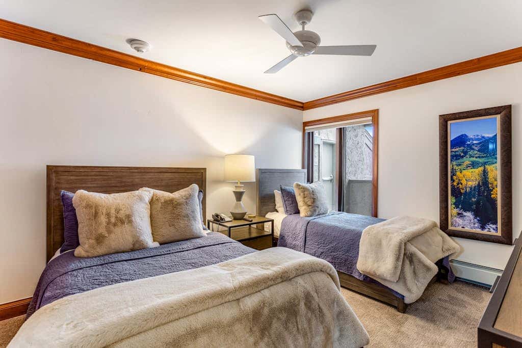 Lion Square Lodge South 750A