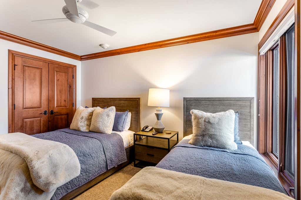 Lion Square Lodge South 750A