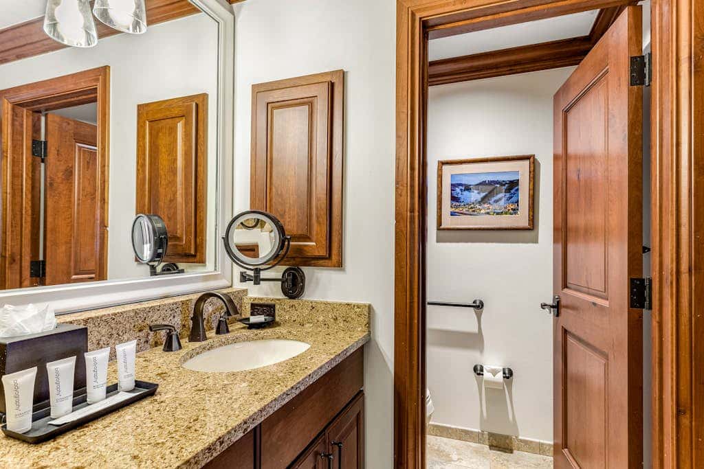 Lion Square Lodge South 750A