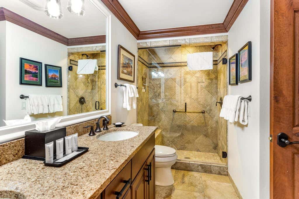 Lion Square Lodge South 750A