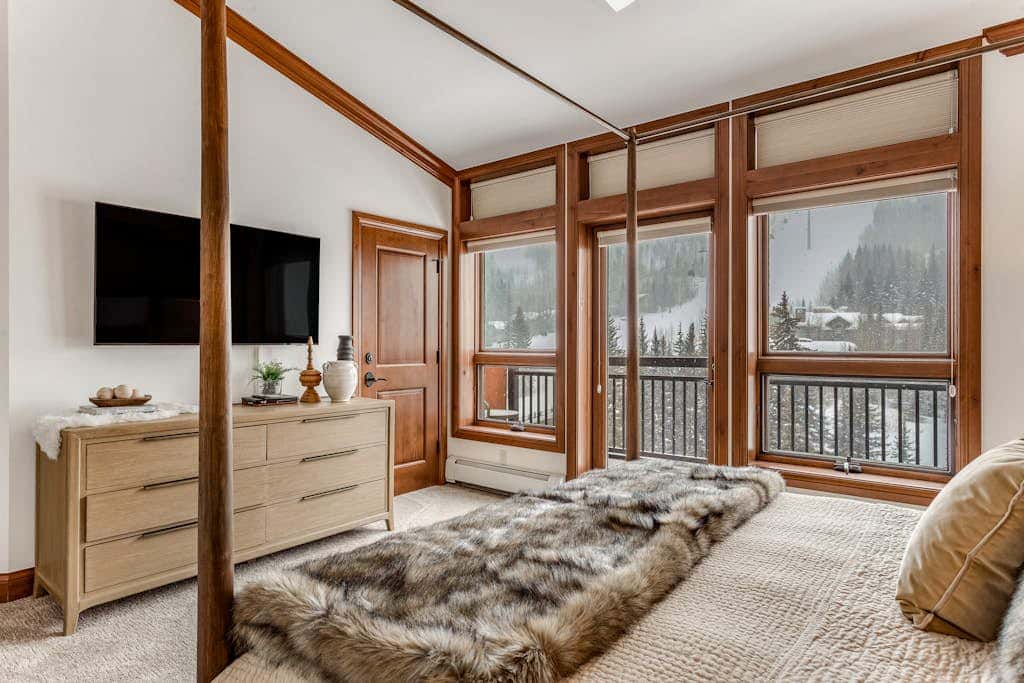 Lion Square Lodge South 750A