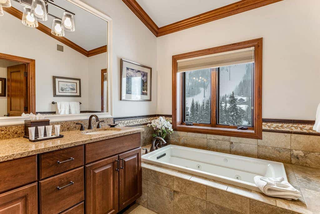 Lion Square Lodge South 750A