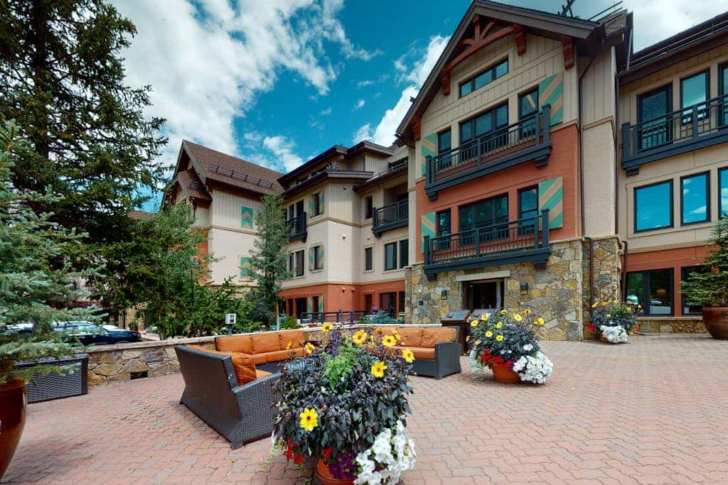Lion Square Lodge South 750A