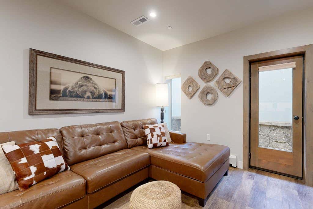 Lion Square Lodge South 255