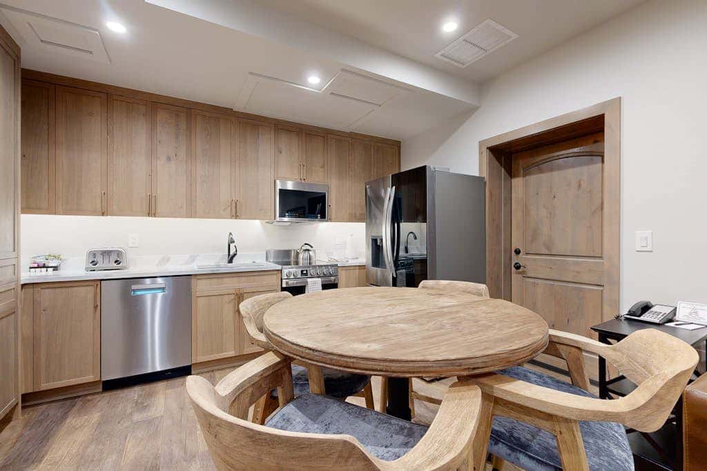 Lion Square Lodge South 255