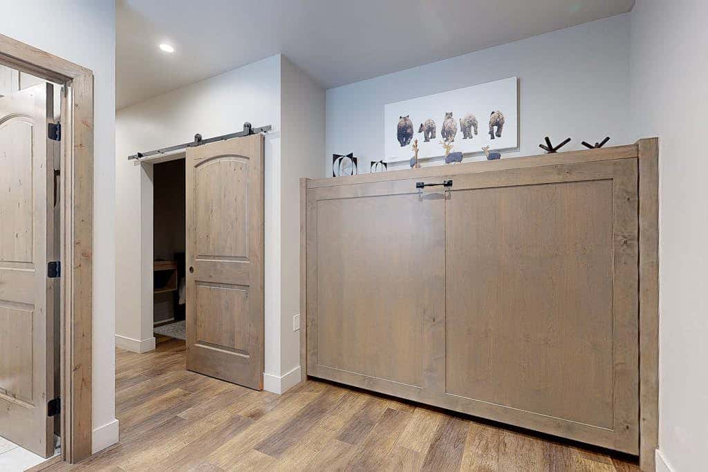 Lion Square Lodge South 255