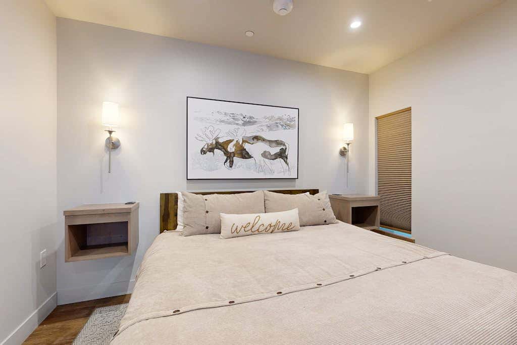 Lion Square Lodge South 255