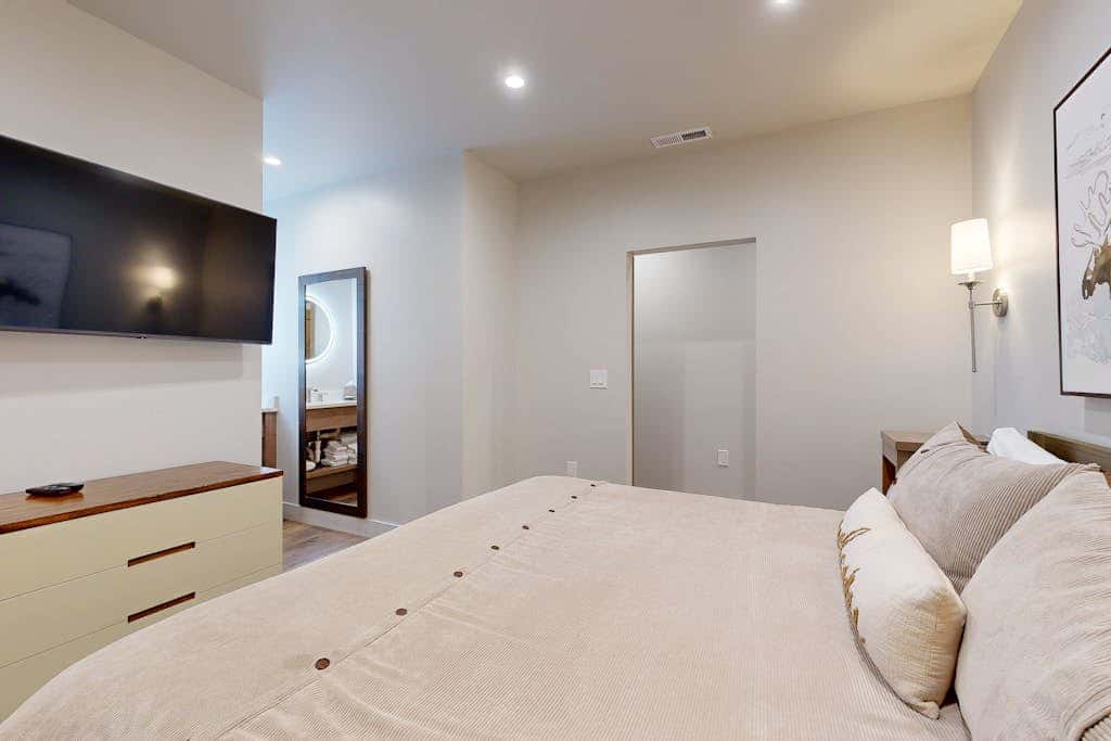 Lion Square Lodge South 255