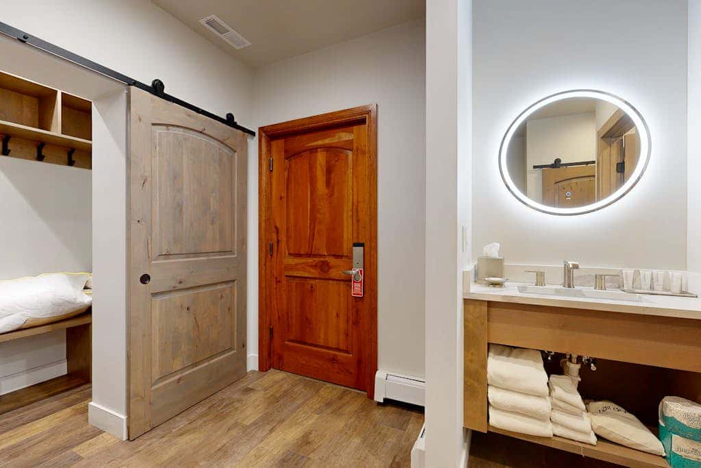 Lion Square Lodge South 255