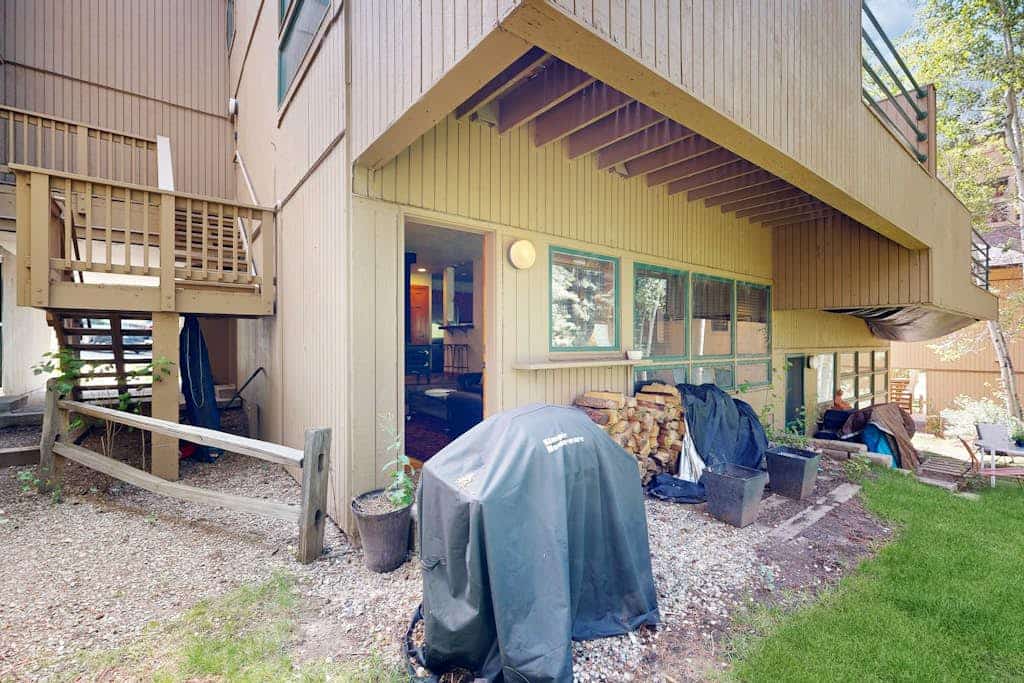 Renovated Creekside Condo w/ Wood Stove & Shared Hot Tub/Pool - Steps to Shuttle