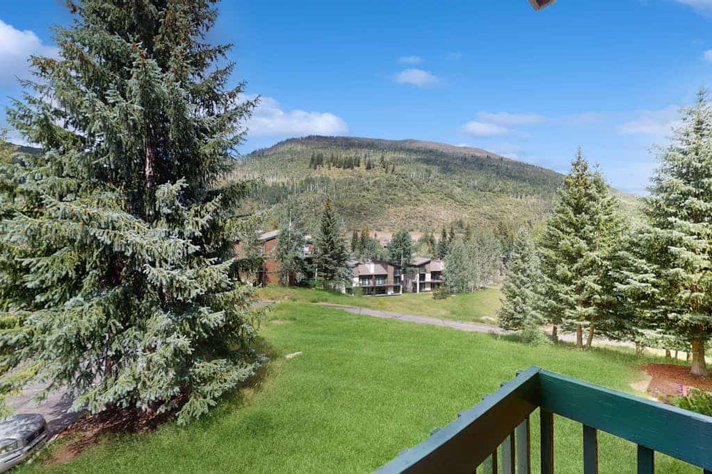 Beautiful East Vail Condo w/ Vail Village Ski Lockers/Free WiFi/Near Ski Shuttle