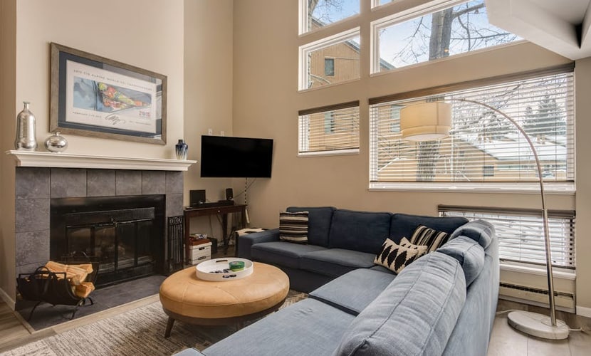 Fully remodeled condo with pool, hot tub, & free ski shuttle - near lifts & town