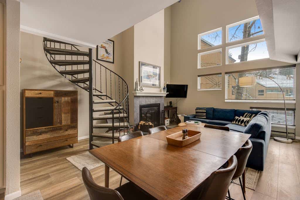 Fully remodeled condo with pool, hot tub, & free ski shuttle - near lifts & town