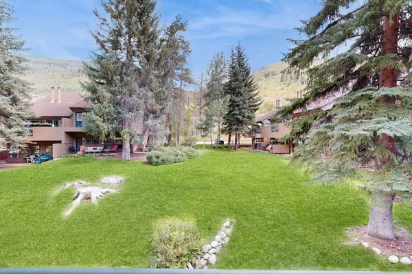 Adorable Condo in w/Shared Pool, Hot Tub, WiFi, Washer/Dryer, & Free Shuttle