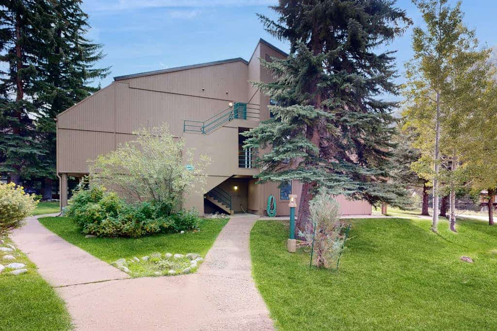Adorable Condo in w/Shared Pool, Hot Tub, WiFi, Washer/Dryer, & Free Shuttle