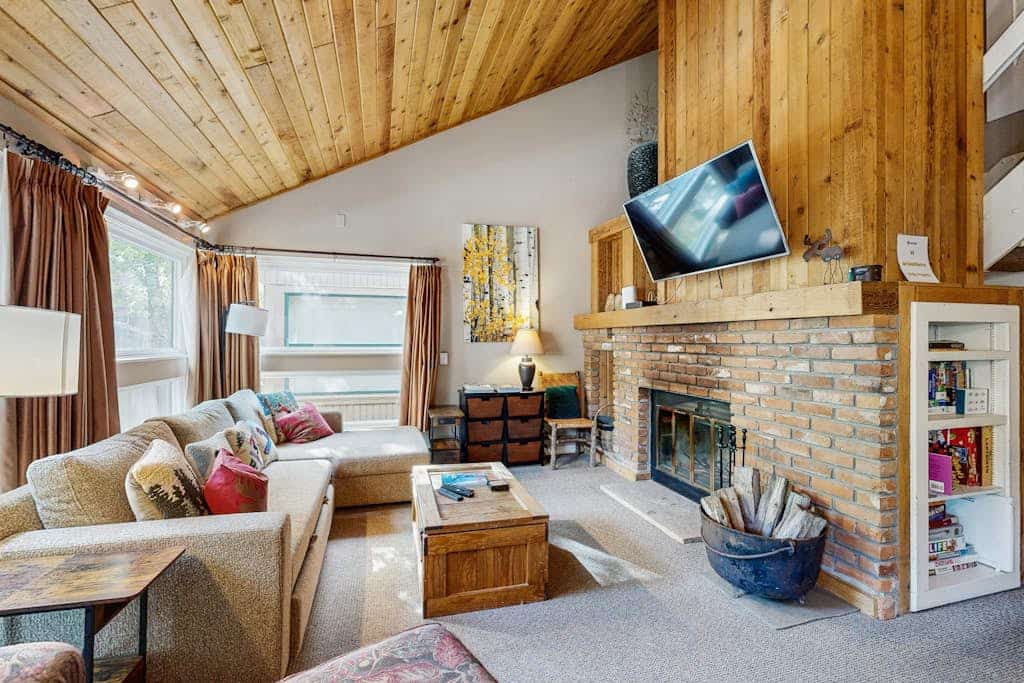2BR East Vail Condo w/Hot Tub, Market, Free Shuttle