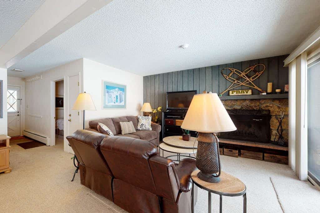 2BR East Vail condo | Mountain View | Steps to Ski Shuttle | Seasonal pool