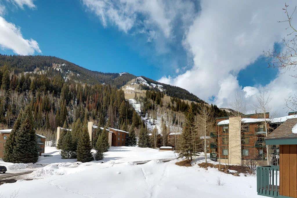Stunning creekside east Vail home with free WiFi and next to ski shuttle