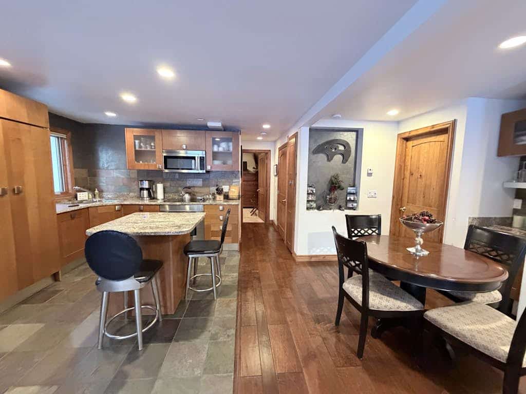 Creekside East Vail Condo close to Ski Shuttle w/Free WiFi