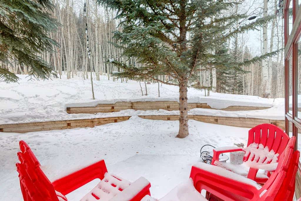 Townhome w/ Gorgeous View, Gas Fireplace & Fast WiFi - Steps to Ski Shuttle