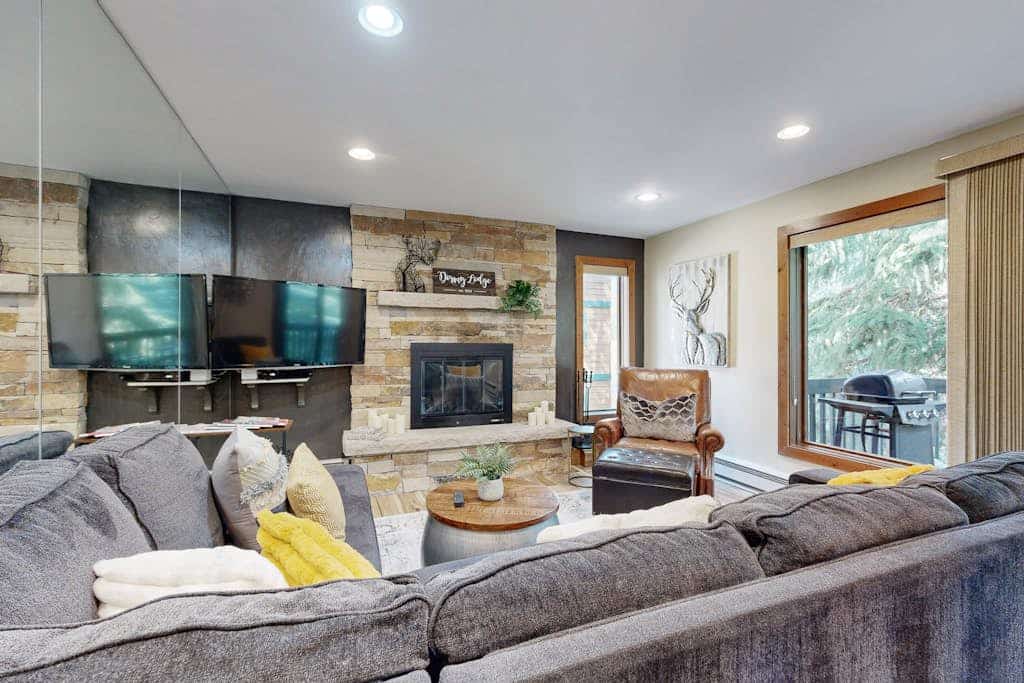 Mountain-view condo with wood-burning fireplace, pool access, W/D & balcony