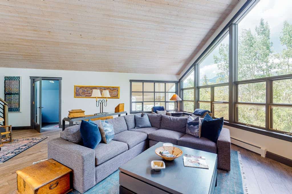 Mountain-view home with private hot tub, solarium & fireplace - steps to shuttle
