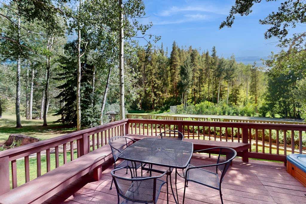 Charming home with private hot tub, fireplace, washer/dryer, and central AC