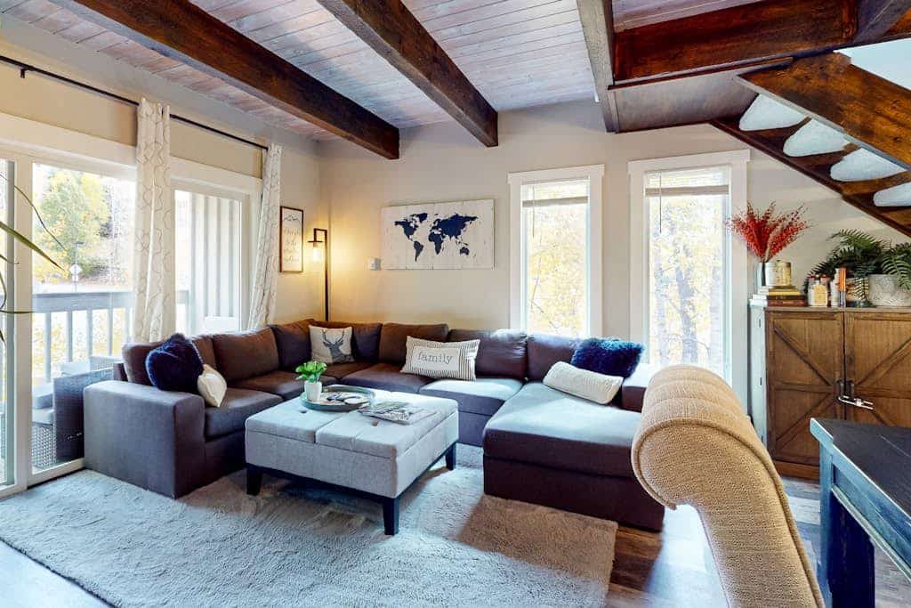 Beautifully remodeled condo on Sandstone Creek, walk to free Vail shuttle
