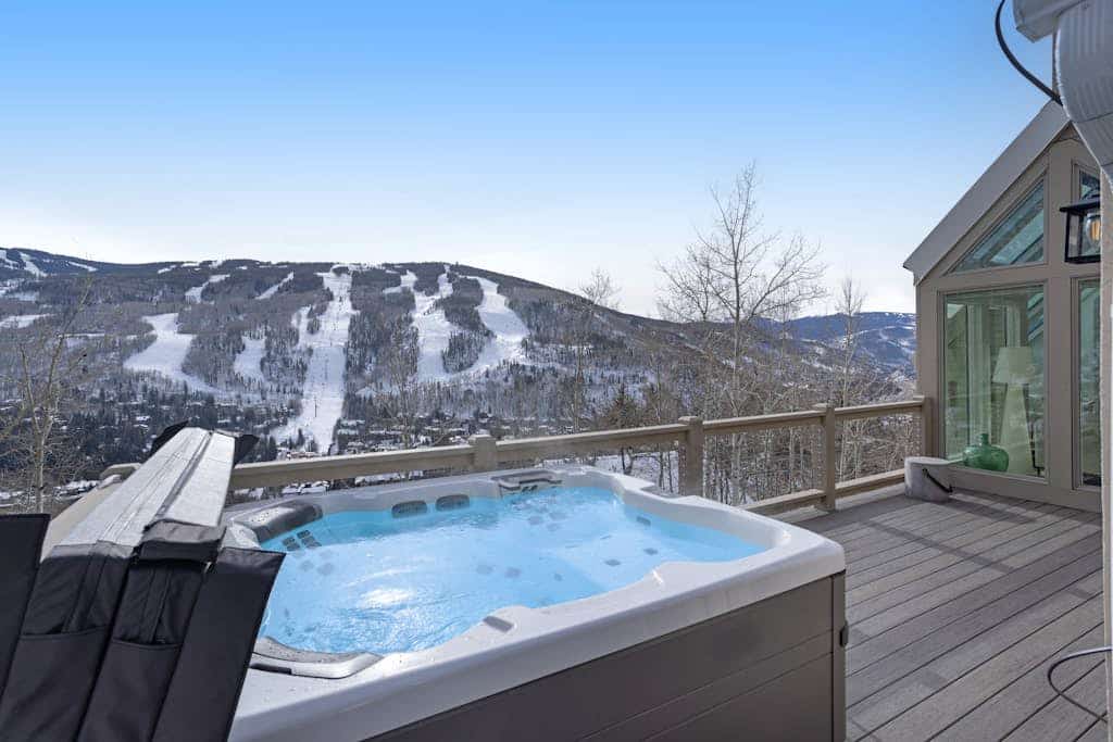 Luxury, designer mountain perch with amazing views, chef's kitchen & hot tub