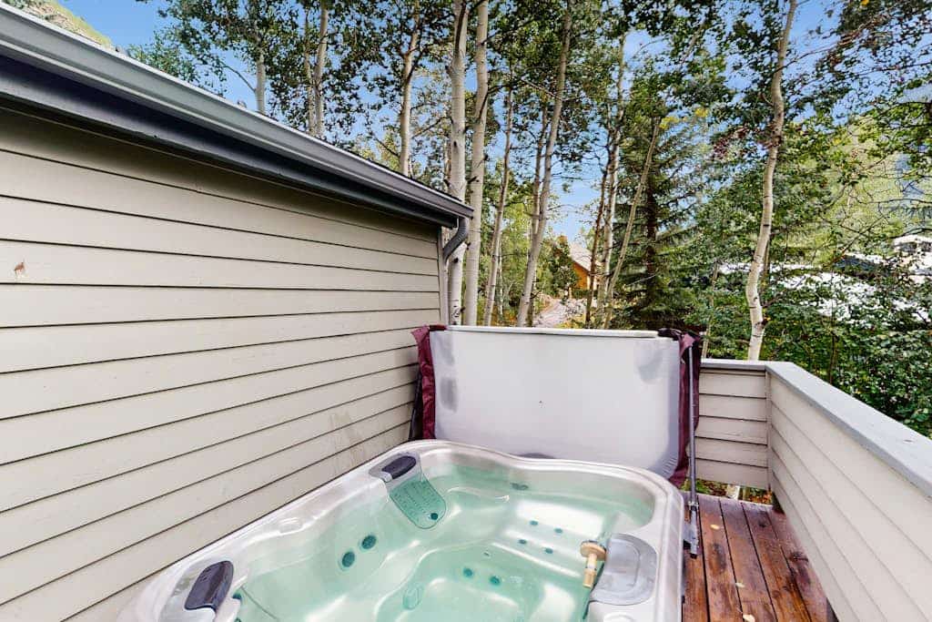 Luxurious Vail Home with private hot tub, patio, fireplace, and bus to slope