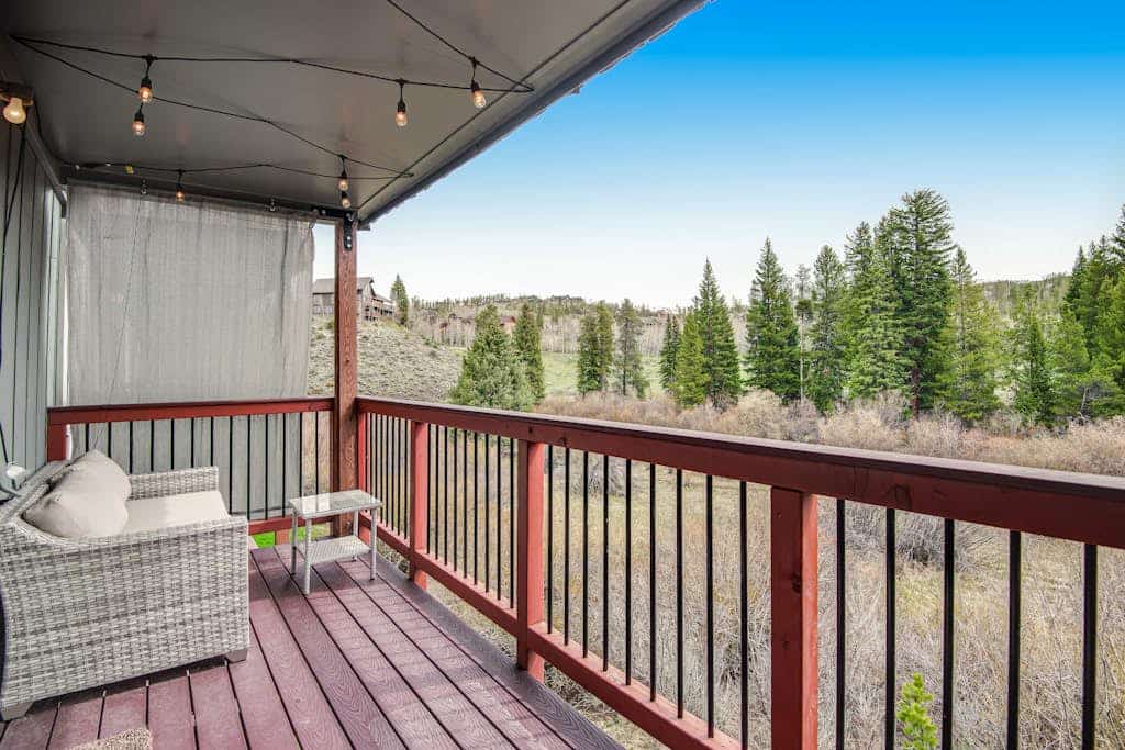 Contemporary ski retreat with fast WiFi, pool & hot tub