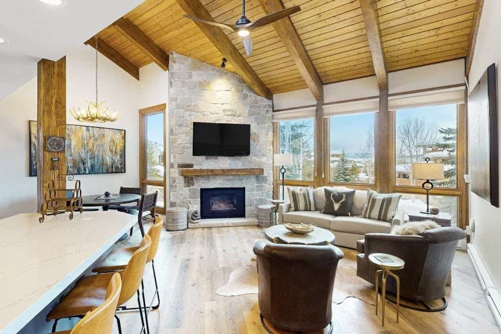 Fully remodeled. Mid-century modern finishes. Top floor vaulted ceilings.