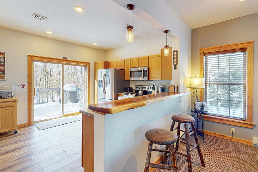 Cozy Home Near Waterpark - Hot Tub and Deck