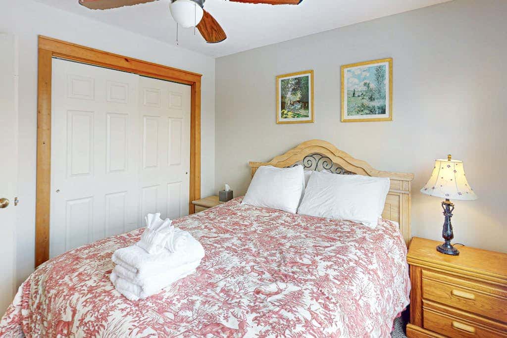 Cozy Home Near Waterpark - Hot Tub and Deck