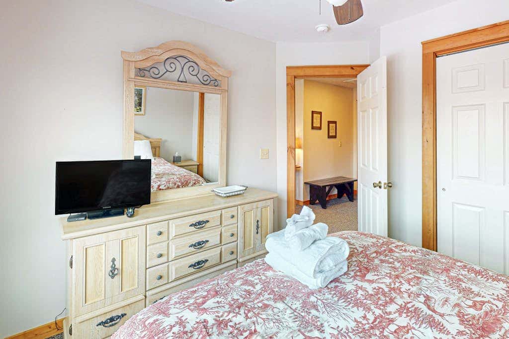 Cozy Home Near Waterpark - Hot Tub and Deck