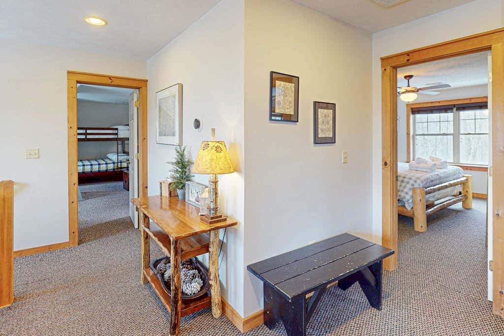 Cozy Home Near Waterpark - Hot Tub and Deck
