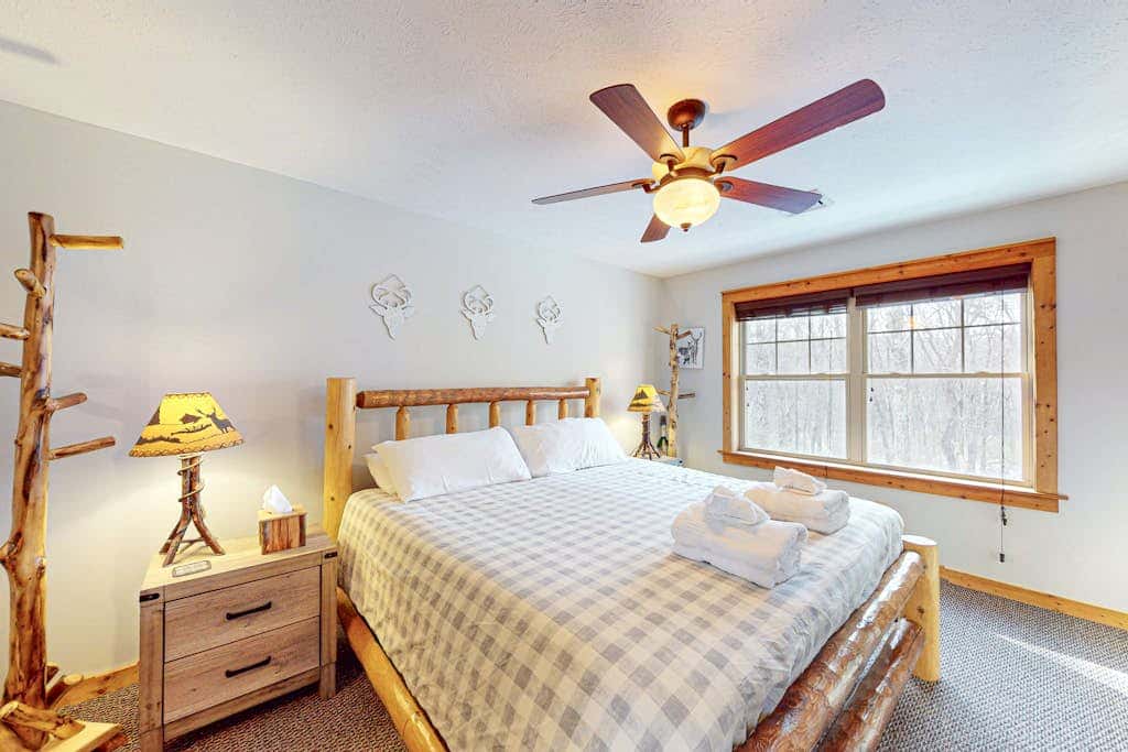 Cozy Home Near Waterpark - Hot Tub and Deck
