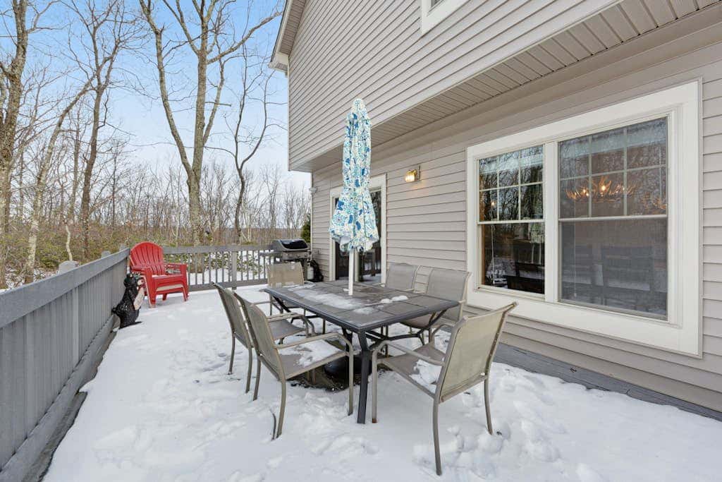 Cozy Home Near Waterpark - Hot Tub and Deck